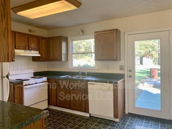 Building Photo - 1506 Betts Mill Rd