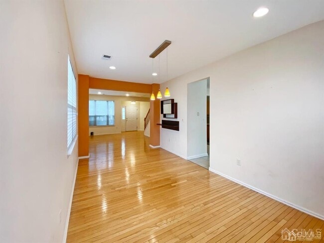 Building Photo - 48 Berkshire Way