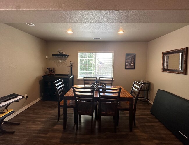 Building Photo - 8075 Cinnamon Ct