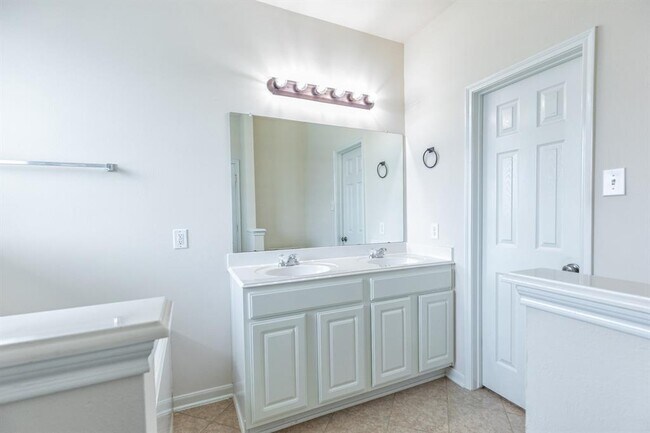Building Photo - 7435 Boerne Creek Dr