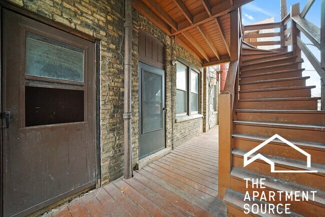 Building Photo - 3424 N Sheffield Ave