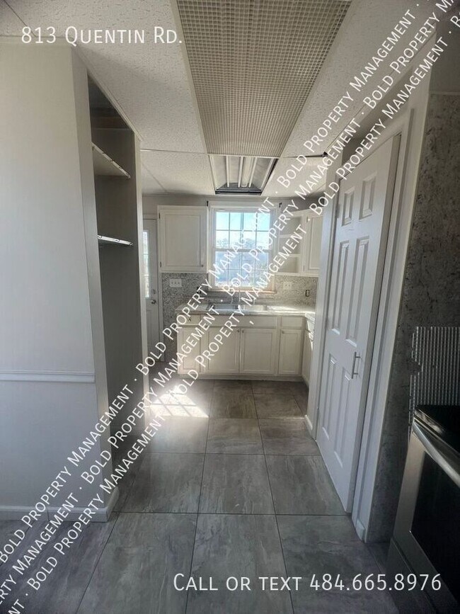 Building Photo - 813 Quentin Rd