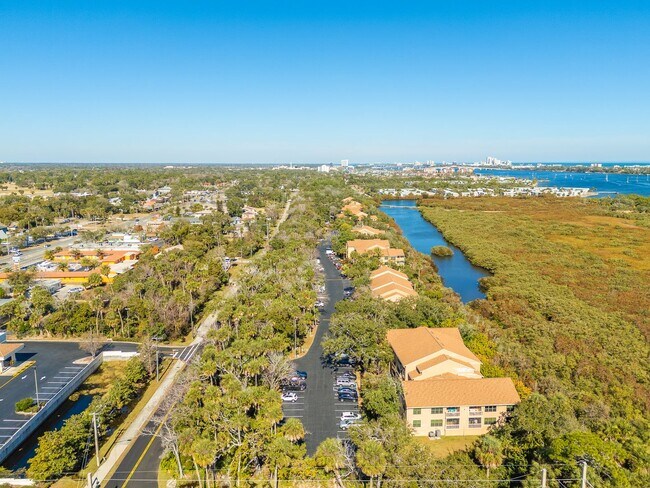 Building Photo - 2 Bedroom Nestled Away in the Heart of Daytona