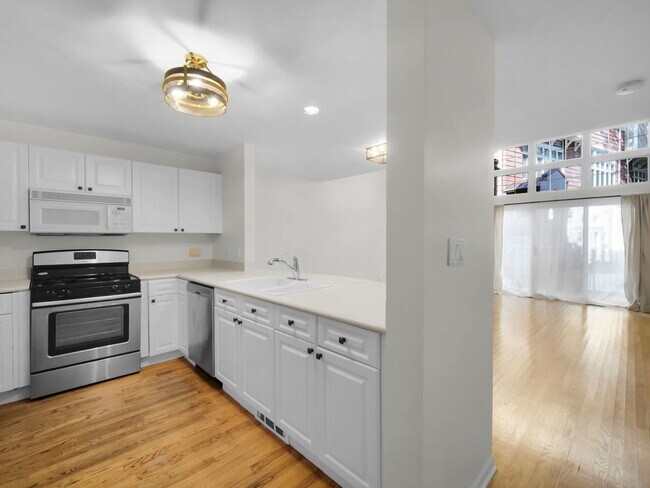 Building Photo - 4934 S Cornell Ave