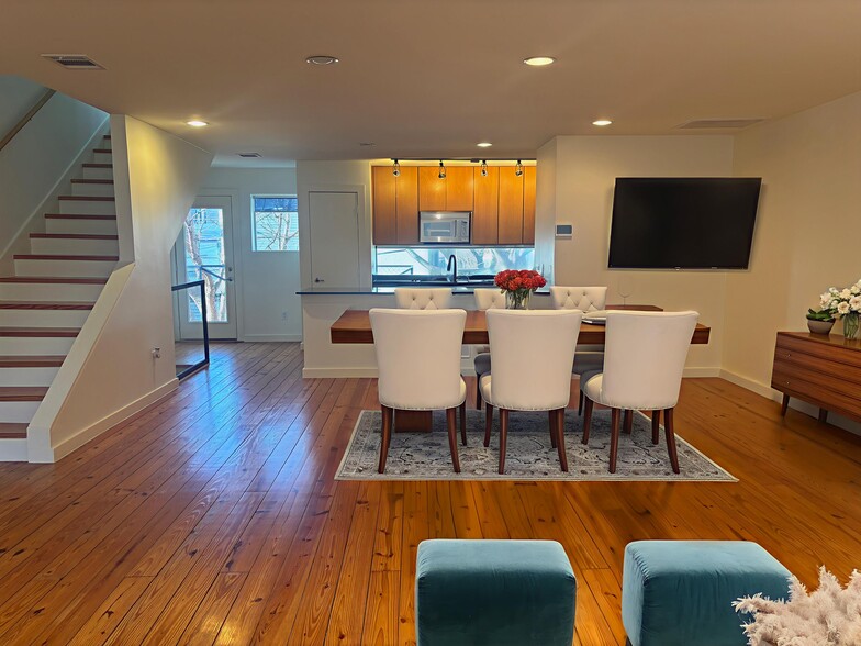 Building Photo - 4213 Dickason Ave