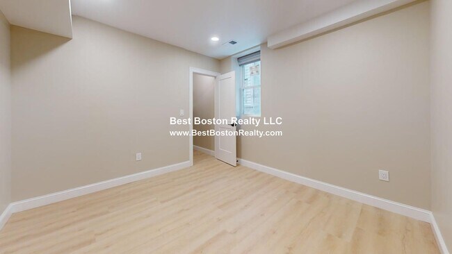 Building Photo - 231 Highland Ave