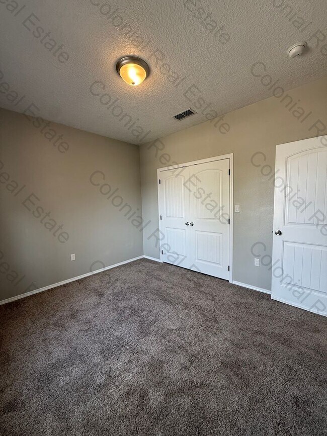 Building Photo - Beautiful 3 bedroom 2 bathroom home in a great neighborhood