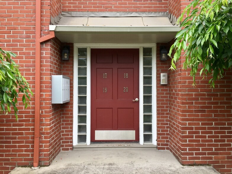 ground floor unit - 2515 SE 51st Ave