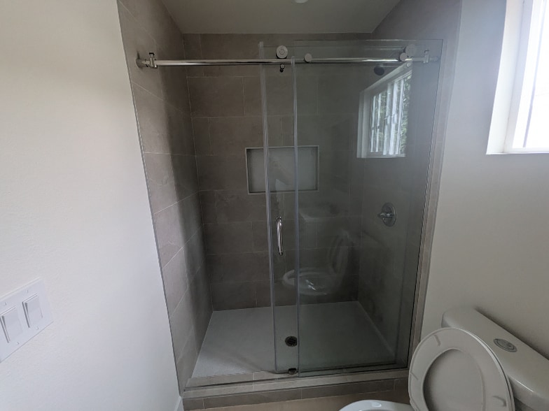 Building Photo - 6164 Ibbetson Ave