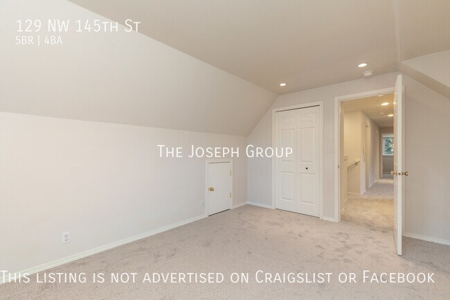 Building Photo - Beautiful 5 bed 3.5 bath in Seattle's Broa...