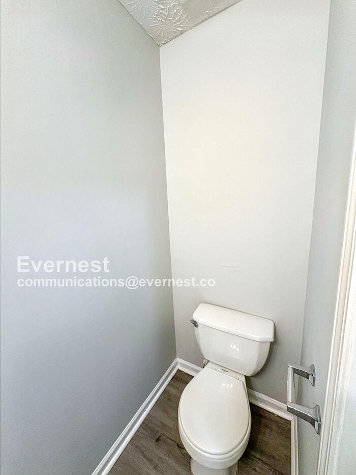 Building Photo - 2002 Grove Way