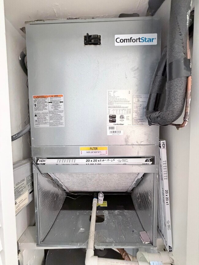 Building Photo - 1000 NE 14th Ave