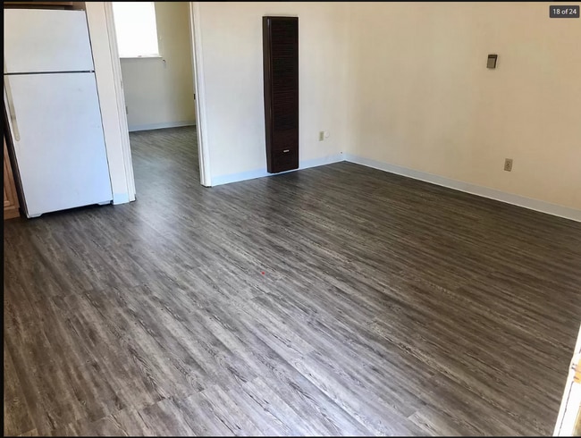 Interior Photo - Nob Hill Square