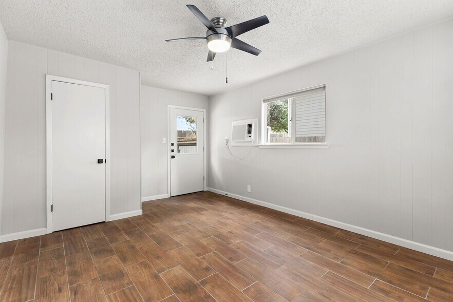 Backdoor from bedroom - 815 Gunter St