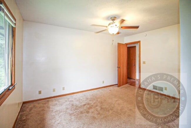 Building Photo - Comfortable 2 Bedroom/ 2 Bathroom/ 2 Car D...