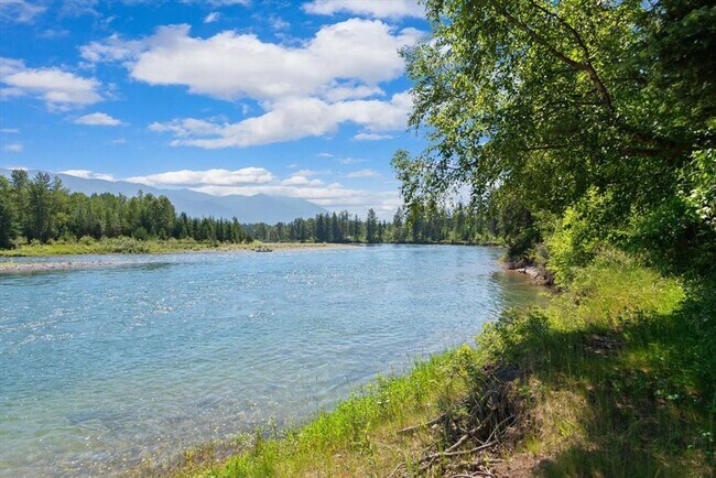 Building Photo - Incredible piece of Montana Paradise