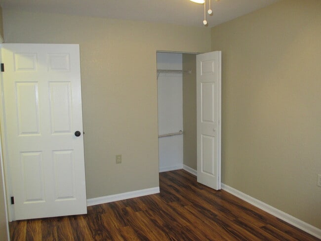 Building Photo - 2bed/1bath condo in convenient location......