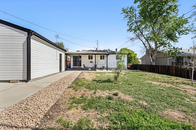 Building Photo - Updated 4-Bedroom Home with Large Backyard...