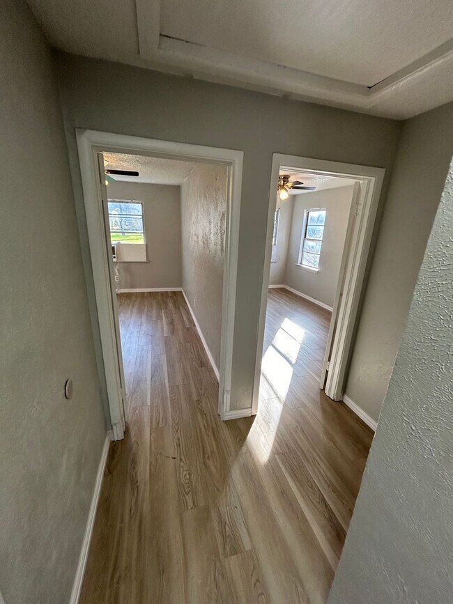 Building Photo - Discover the perfect home!