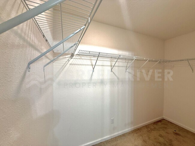 Building Photo - Room to Live, Space to Thrive! Stunning 6BR Home with Solar, Upgrades & Screened Lanai in Macclen...