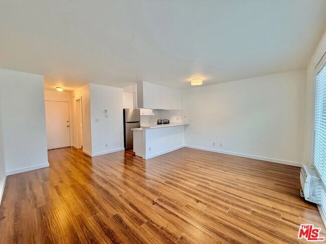 Building Photo - 5805 W 8th St