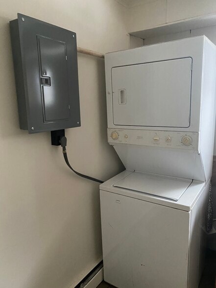 Washer dryer - 1406 3rd Ave