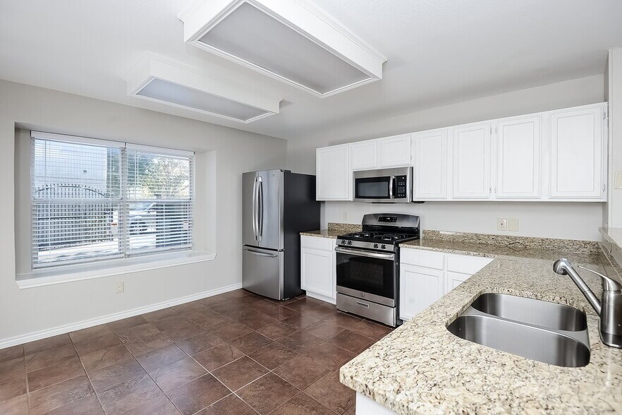 Building Photo - 720 Finley St