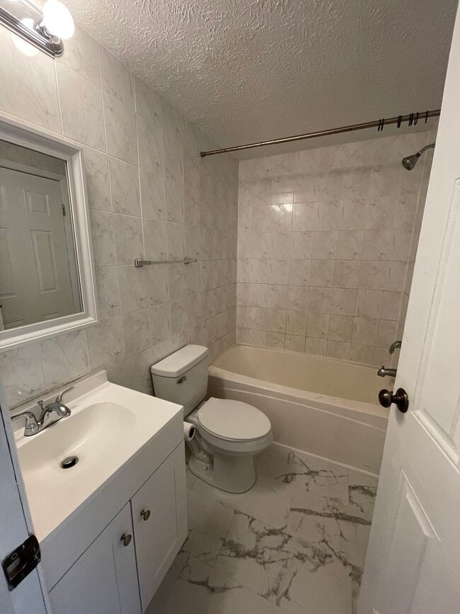 Building Photo - Hopewell - 2Br Condo - Independence Square