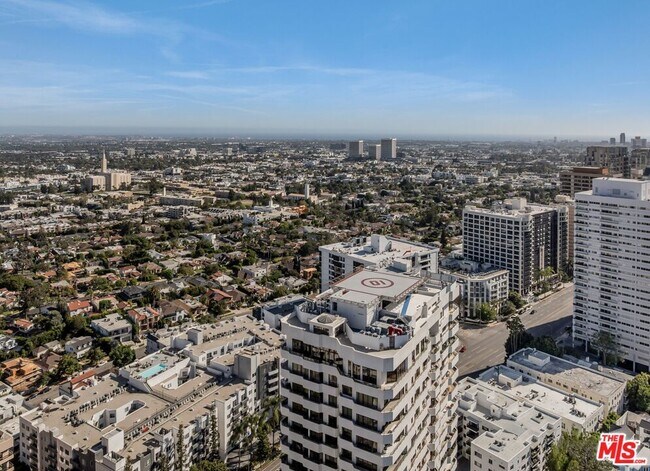 Building Photo - 10724 Wilshire Blvd