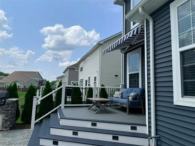 Building Photo - 863 River Run Rd