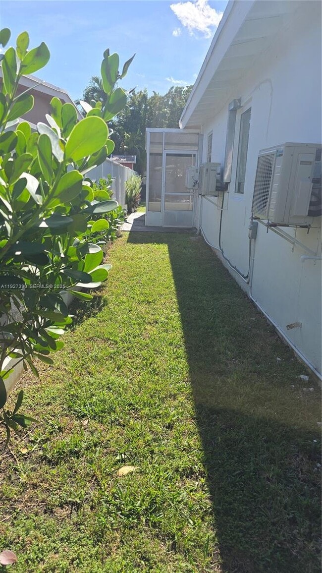 Building Photo - 6550 SW 26th St