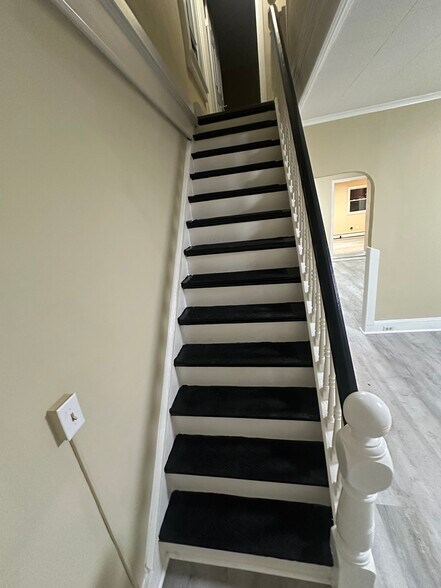 Building Photo - 207 Gorham Ave