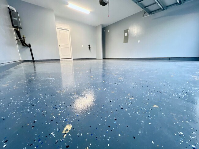 Building Photo - Prestigious 4 Bedroom Home on the Crystal ...