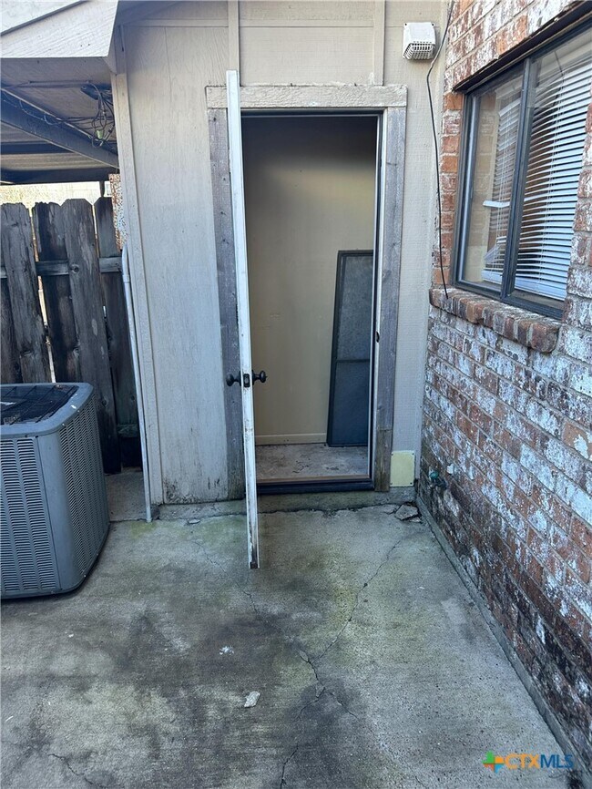 Building Photo - 207 Palmwood Dr