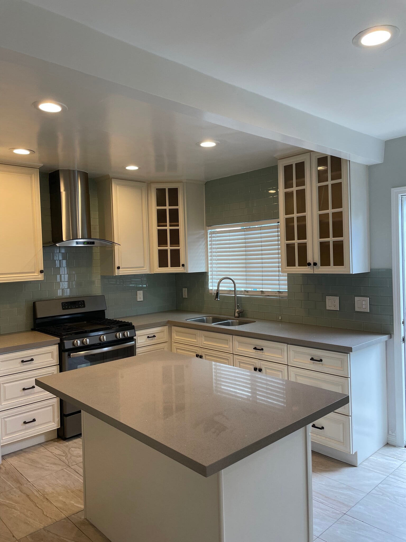 Kitchen - 300 W Hillsdale St