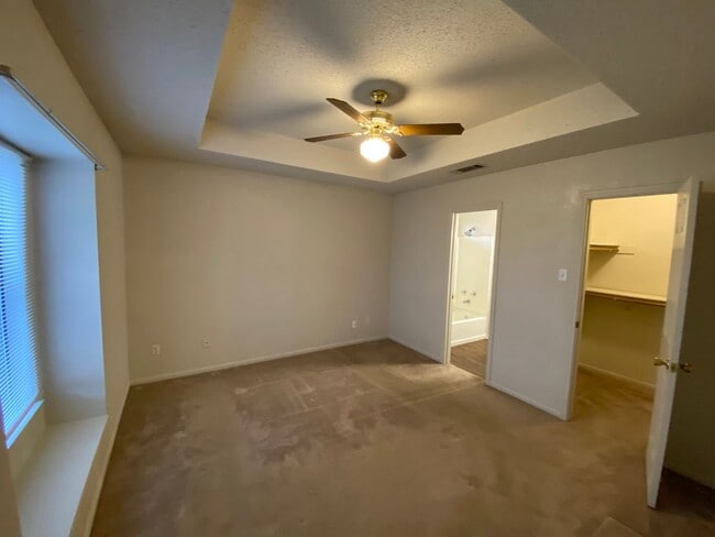 Building Photo - Beautiful home close to local schools and military base