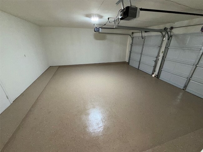 Building Photo - 8303 Lake Crystal Dr