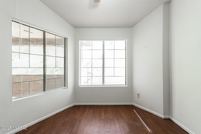 Building Photo - 1698 W Park Wood Ln