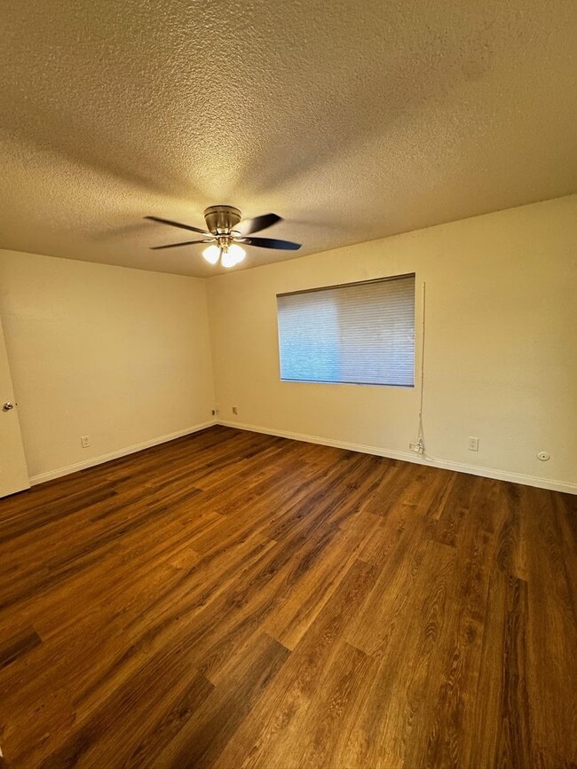 Building Photo - Mission Bay 2 Bed 2 Bath Condo with covere...