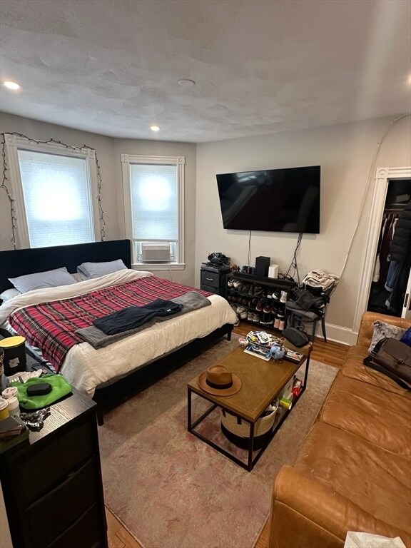 Building Photo - 131 Park Dr