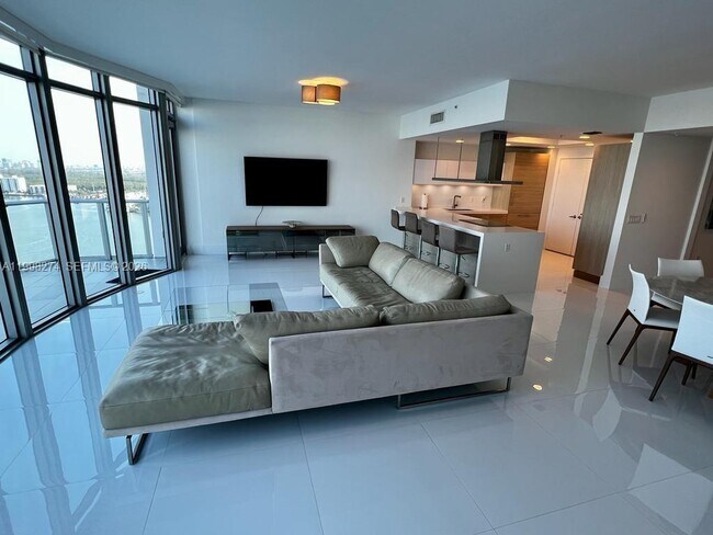 Building Photo - 17301 Biscayne Blvd