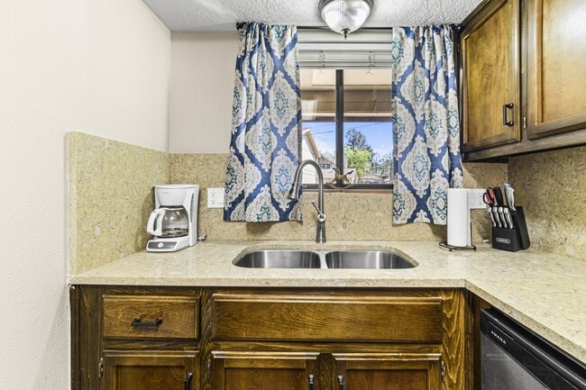 Building Photo - 214 Metz Dr