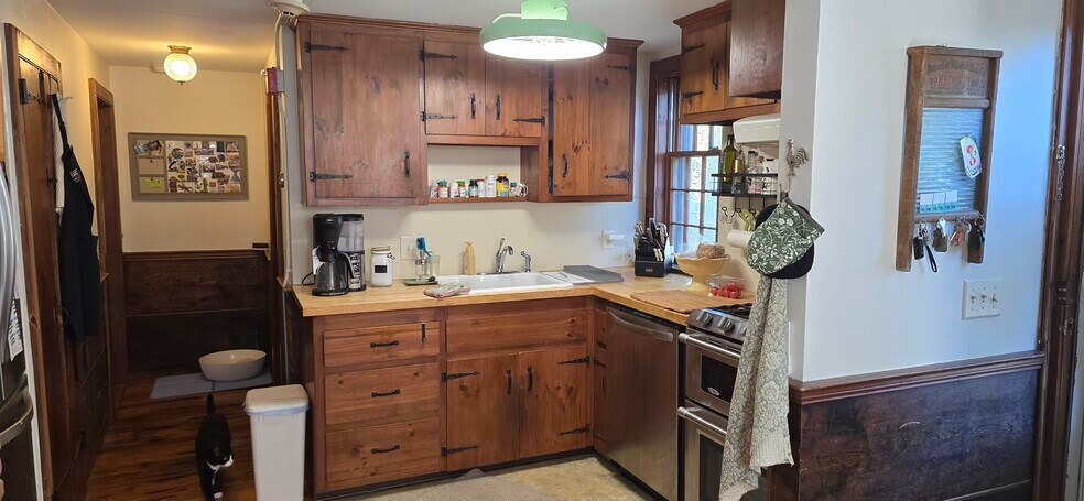 Building Photo - 18 King St