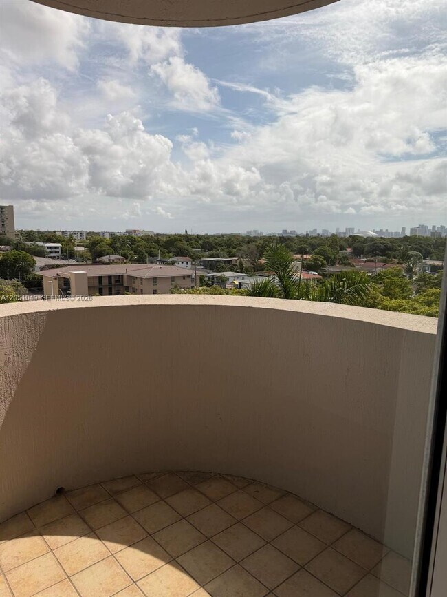 Building Photo - 50 Menores Ave
