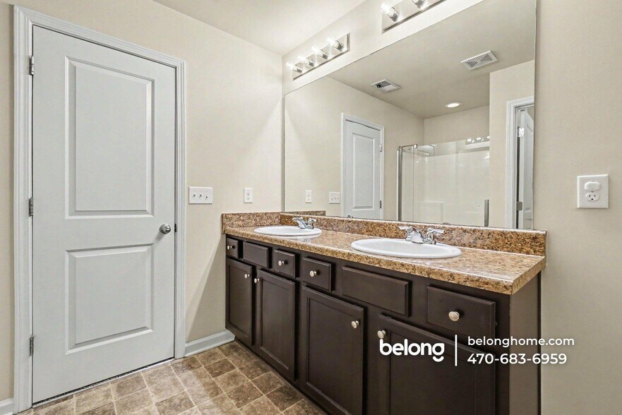 Building Photo - 3335 Blue Springs Walk