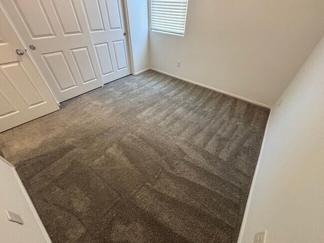 Building Photo - Charming 3-Bedroom Home with Spacious Back...