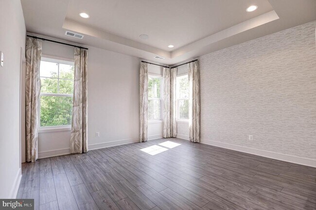 Building Photo - 135 Wake Robin Ct