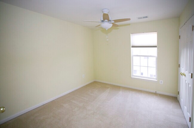 Building Photo - 42243 Black Rock Ter