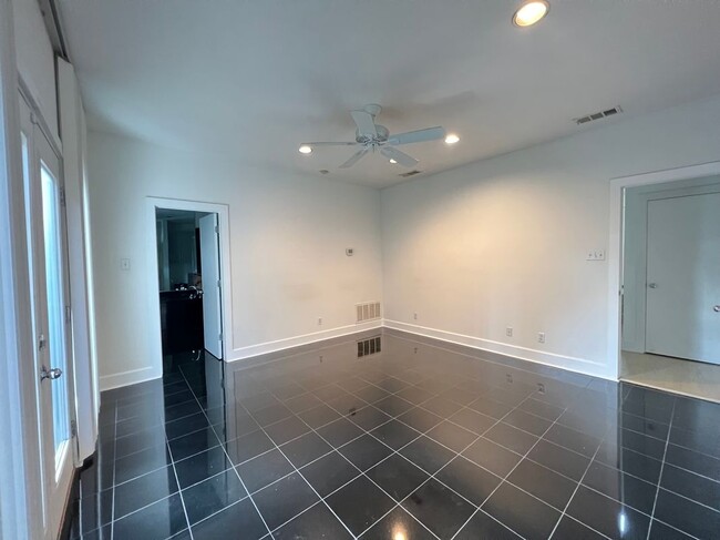 Building Photo - 3532 Cedarplaza Ln