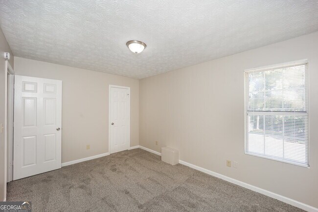 Building Photo - 6155 Forrest Ave